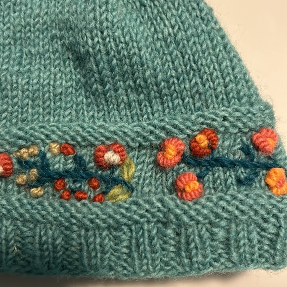 100% Wool Lost Horizons Floral Handmade in Nepal knit Beanie. OS - Picture 3 of 8